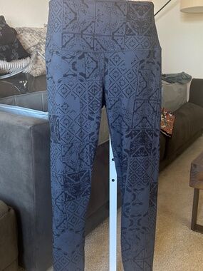 PRANA Tile Print 7/8 Leggings - size L